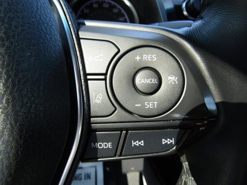 Used 2020 Toyota Camry SE image 15