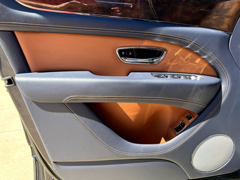 Used 2023 Bentley Bentayga image 20