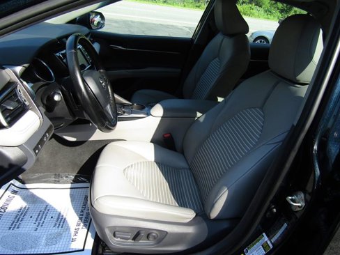 Used 2020 Toyota Camry SE image 11