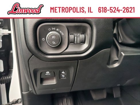 New 2026 RAM 1500 4x4 Crew Cab image 12