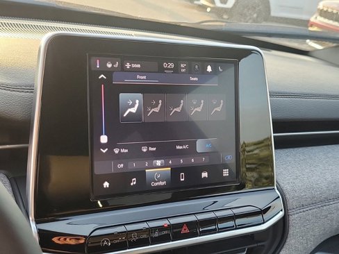 New 2025 Jeep Compass Latitude image 20