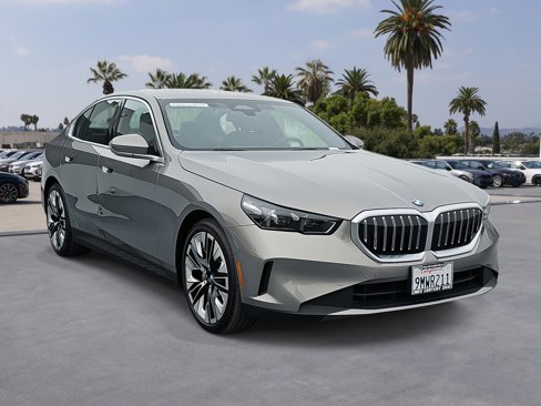 Used 2024 BMW 530i w/ Convenience Package image 3