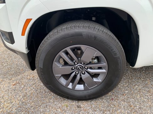 Used 2025 Nissan Frontier SV image 9