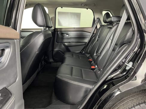 Used 2023 Nissan Rogue SL w/ SL Premium Package image 13