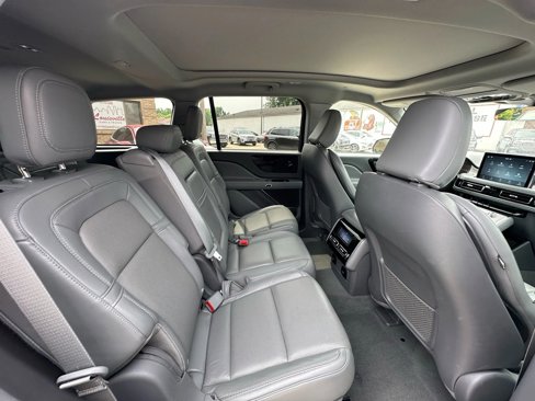 Used 2021 Lincoln Aviator Reserve w/ Class IV Trailer Tow Package image 28