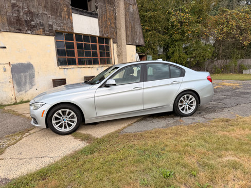 Used 2018 BMW 320i xDrive Sedan image 3