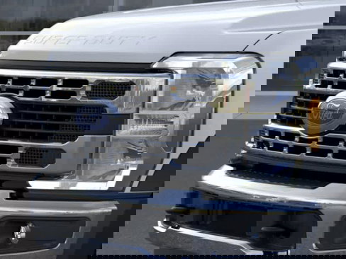 New 2025 Ford F550 4x4 Regular Cab Super Duty image 17