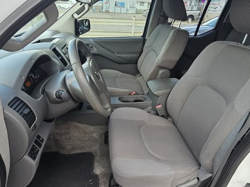 Used 2012 Nissan Frontier SV image 16