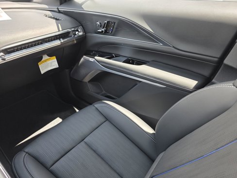 New 2026 Cadillac Lyriq V image 17
