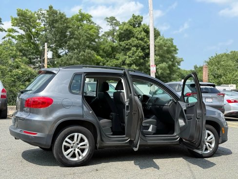 Used 2015 Volkswagen Tiguan S image 11