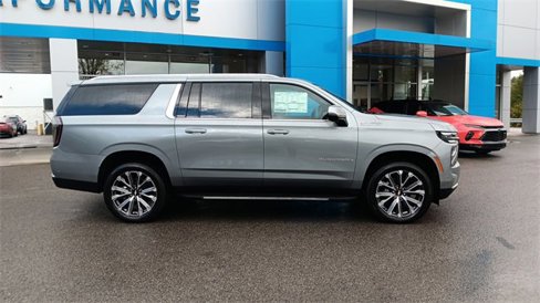 New 2026 Chevrolet Suburban High Country image 2