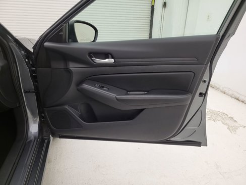 Used 2024 Nissan Altima 2.5 SV image 30