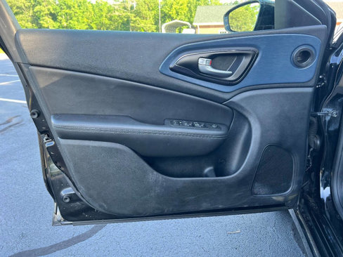Used 2015 Chrysler 200 S image 9