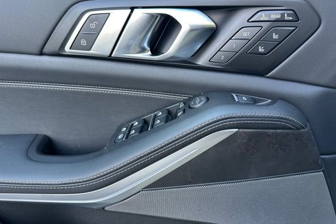 New 2026 BMW X7 M60i image 8