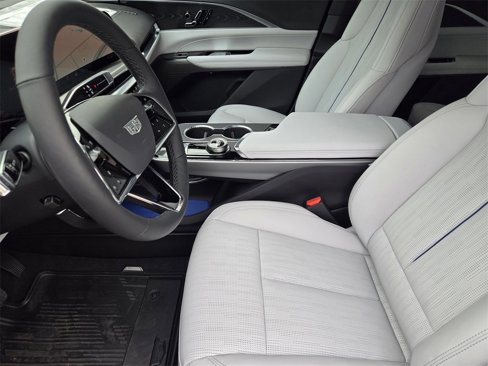 New 2025 Cadillac Lyriq Luxury image 15