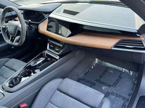 Used 2023 Audi e-tron GT Premium Plus image 23