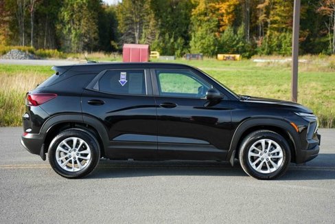 Used 2025 Chevrolet TrailBlazer LS w/ LS Convenience Package image 4