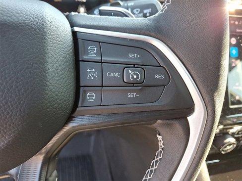 Used 2025 Jeep Grand Cherokee Altitude image 22