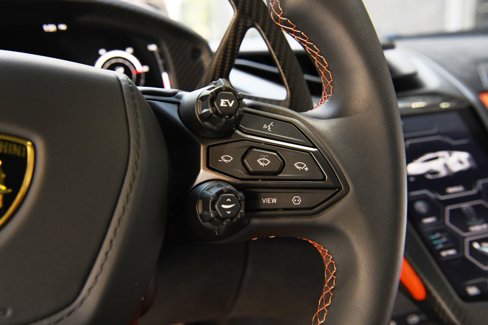 Used 2025 Lamborghini Revuelto image 21