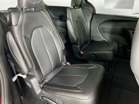New 2026 Chrysler Pacifica Select image 28
