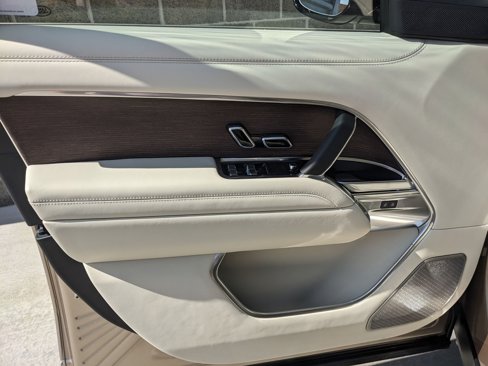 New 2025 Land Rover Range Rover Long Wheelbase Autobiography image 12