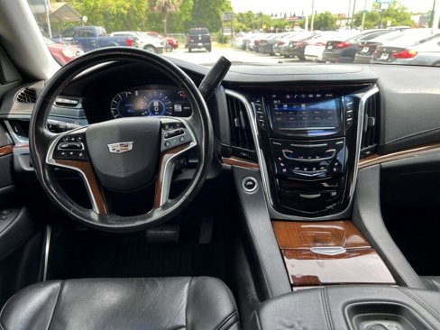 Used 2018 Cadillac Escalade Luxury image 15