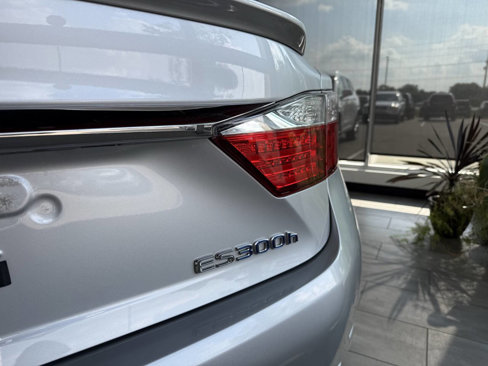 Used 2014 Lexus ES 300h image 7