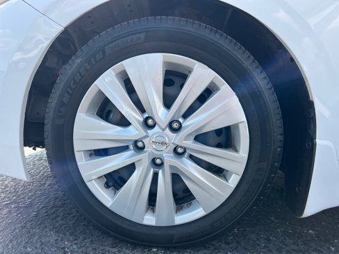 Used 2021 Nissan Sentra S image 32