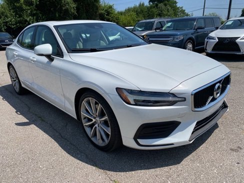 Used 2020 Volvo S60 T5 Momentum image 1