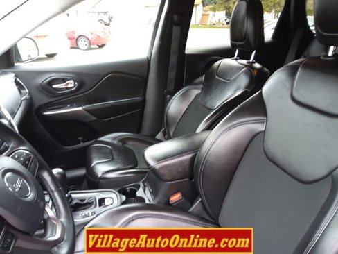 Used 2019 Jeep Cherokee Latitude Plus w/ Cold Weather Group image 17