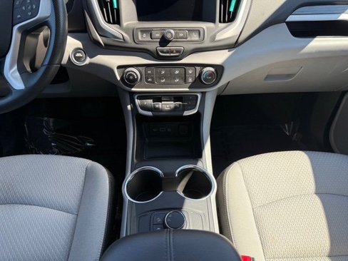 Used 2024 GMC Terrain SLE image 26