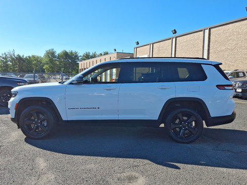 Certified 2023 Jeep Grand Cherokee L Limited w/ Black Appearance Package image 4