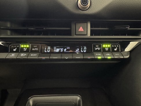 Used 2025 Toyota Crown Signia image 6