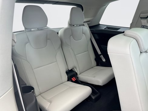 Used 2025 Volvo XC90 B5 Plus w/ Protection Package Premier image 19