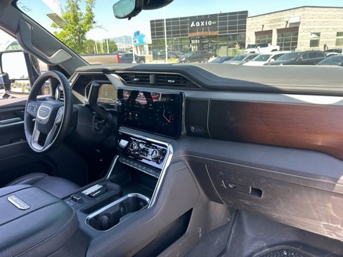Used 2025 GMC Sierra 3500 Denali w/ Denali Reserve Package image 32