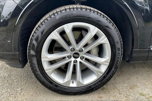 Certified 2025 Audi Q7 3.0T Premium image 9