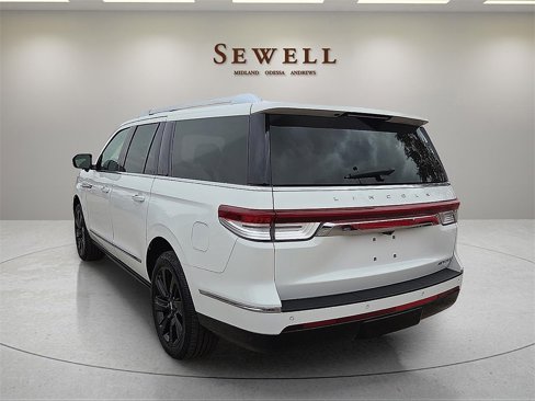 Certified 2024 Lincoln Navigator L Reserve image 3