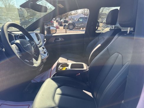 New 2025 Chrysler Voyager LX image 14