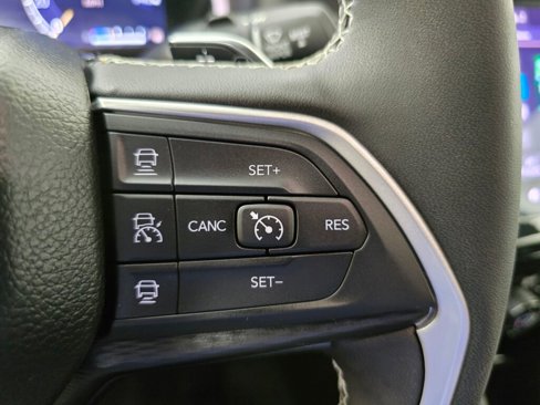 Used 2023 Jeep Grand Cherokee Altitude image 27