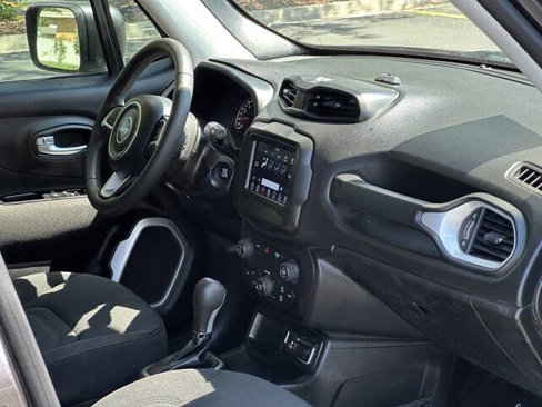Used 2020 Jeep Renegade Latitude w/ Popular Equipment Group image 20
