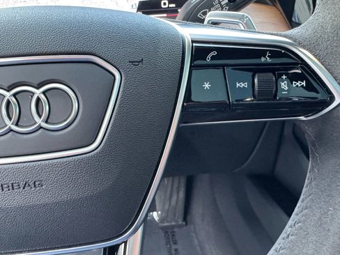 Used 2023 Audi e-tron GT Premium Plus image 32