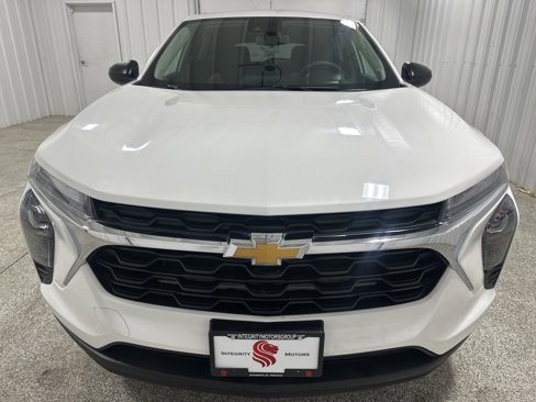 Used 2025 Chevrolet Trax LS image 4