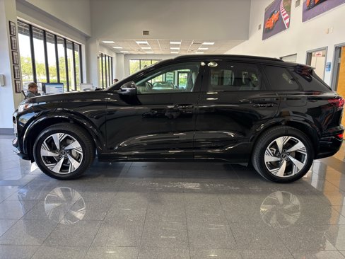 Used 2025 Audi Q6 e-tron Premium Plus w/ Premium Plus image 2
