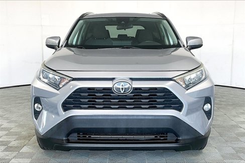 Used 2019 Toyota RAV4 XLE image 3