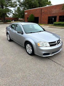 Used 2013 Dodge Avenger SE image 29
