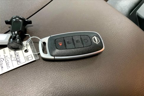 Used 2023 Nissan Rogue SV image 11