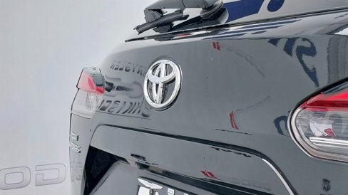 Used 2024 Toyota Corolla Cross XLE image 13