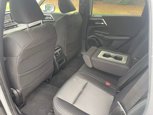 Used 2022 Mitsubishi Outlander ES image 12