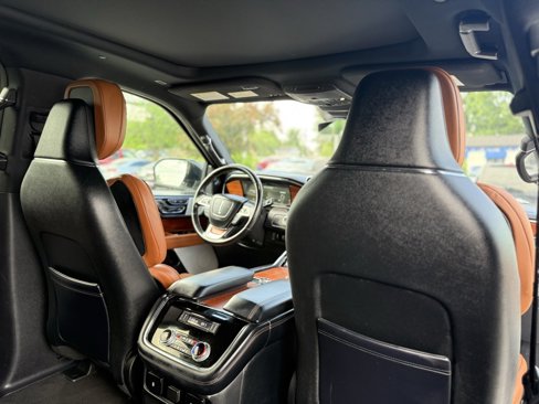 Used 2019 Lincoln Navigator Reserve image 22