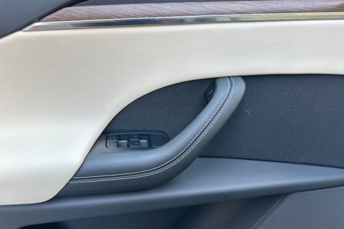 Used 2022 Tesla Model X image 10